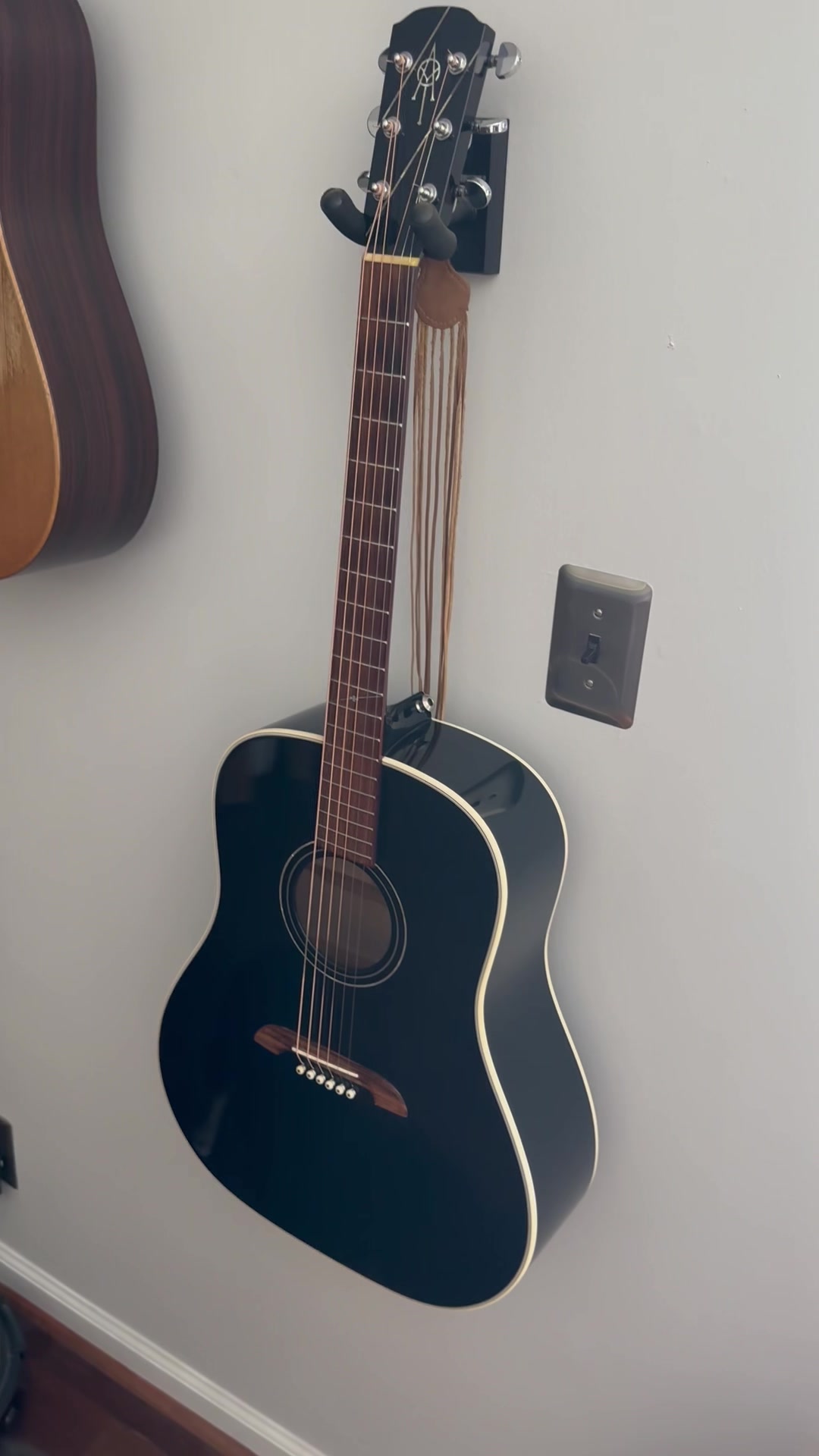 Received Alvarez Yairi gy-2e jumbo guitar