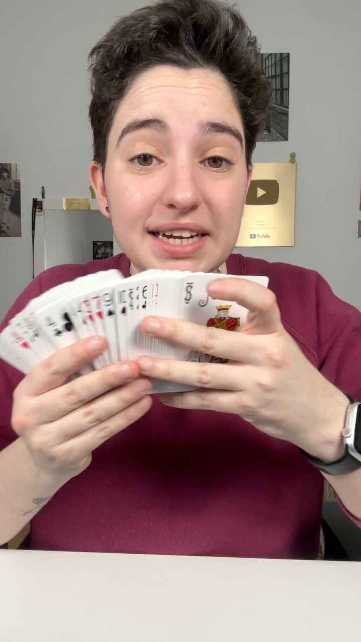 Fíjate en una carta👀 #inmagic #magictrick #trucosdemagia #magia #magic ...