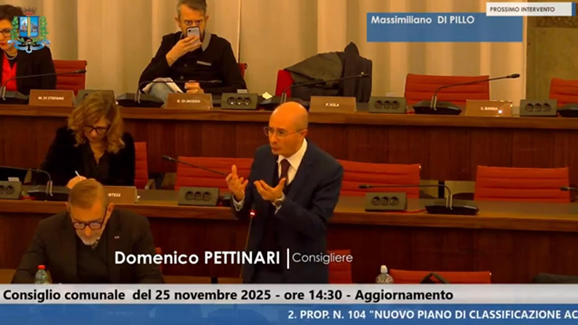 ‼️ GUARDATE COSA FANNO IN AULA… Colpiscono il rumore dei locali della ...