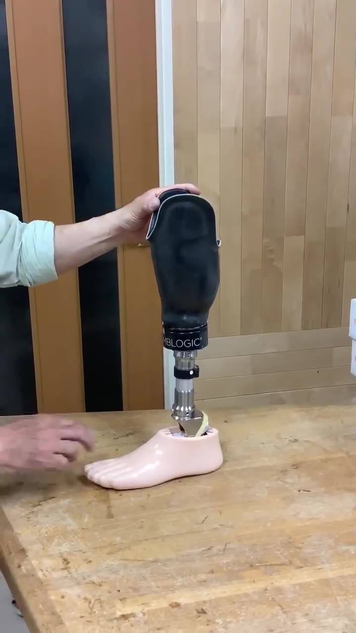 #ProtheFlex #FlexibleSocket with #LimbLogic #Vacuuming device made by ...
