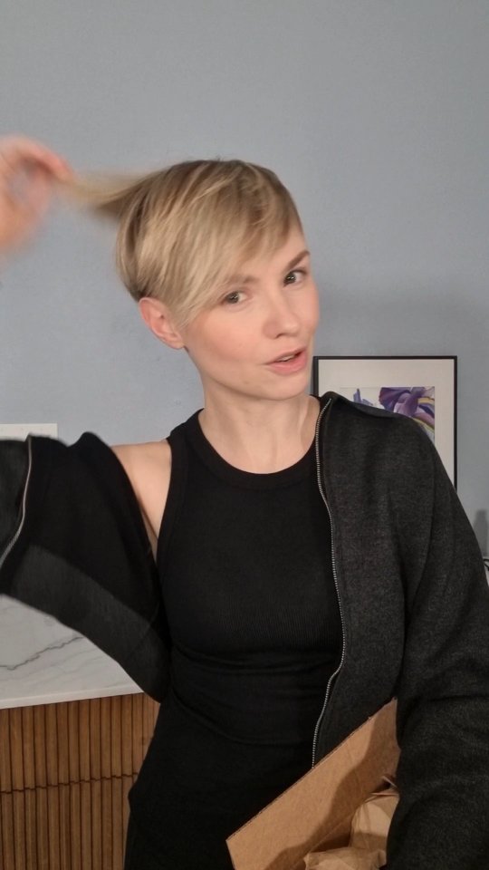 A quick pixie refresh. Big thanks to my husband for always helping with ...