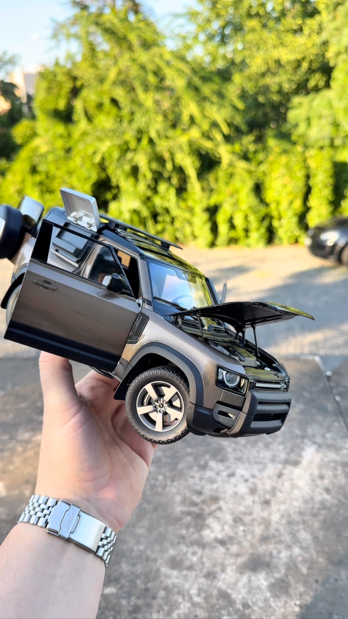Almost Real new diecast model release ： 410303 -- 1/43 Land Rover