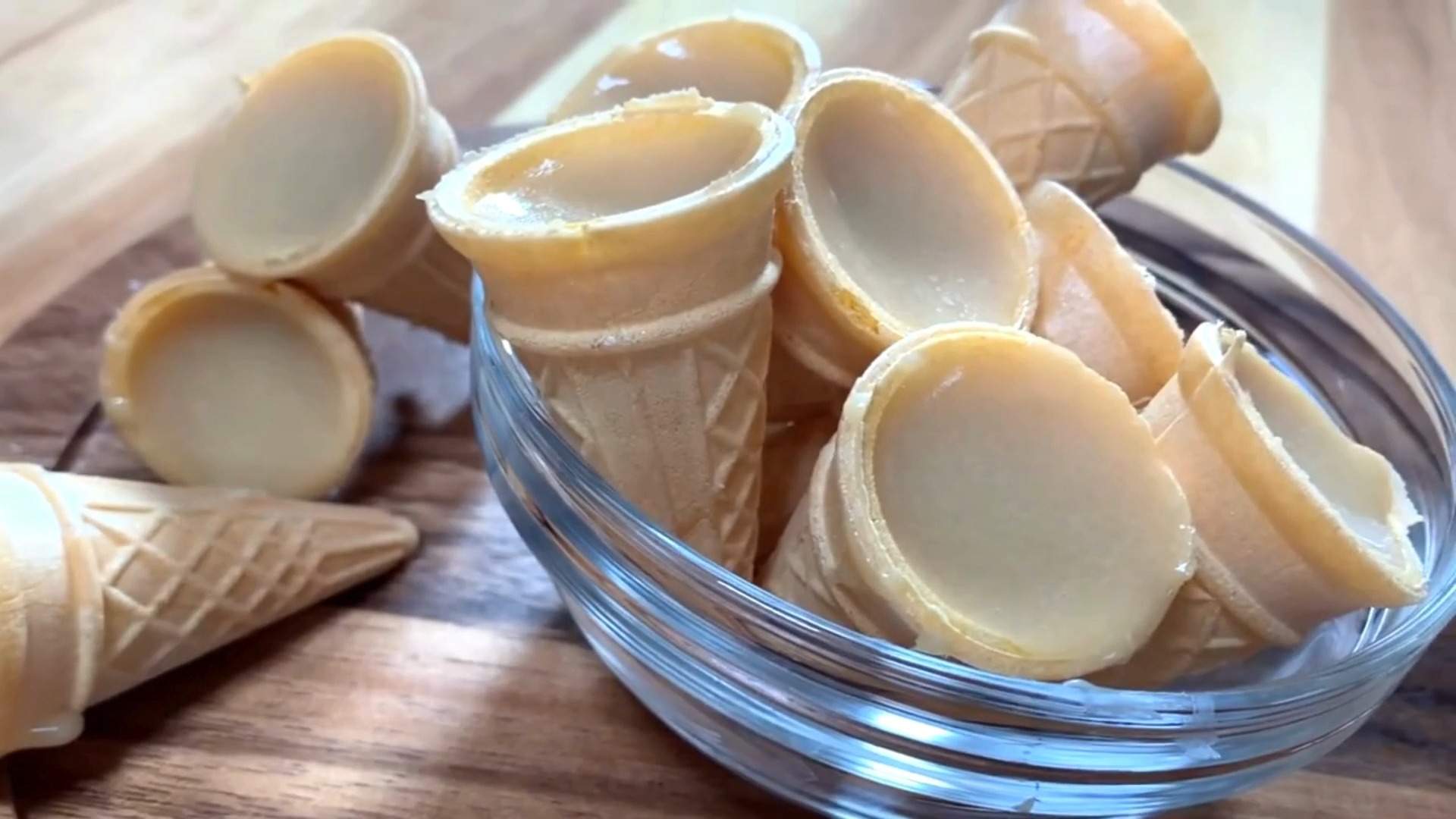 Voici comment Réaliser les Fameux Mini Cornets à l'Érable!🍦🍁 Abonnez ...