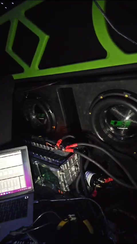 First car audio system since 90's with Taramps amp