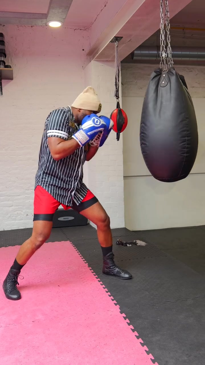 How to send a good overhand #boxing #home | Jonathan Male Jordao | Facebook
