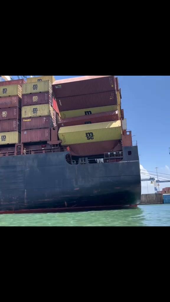 89.How 😳 #ship #shipping #containers #fail #accident | Jason CC7 | Facebook