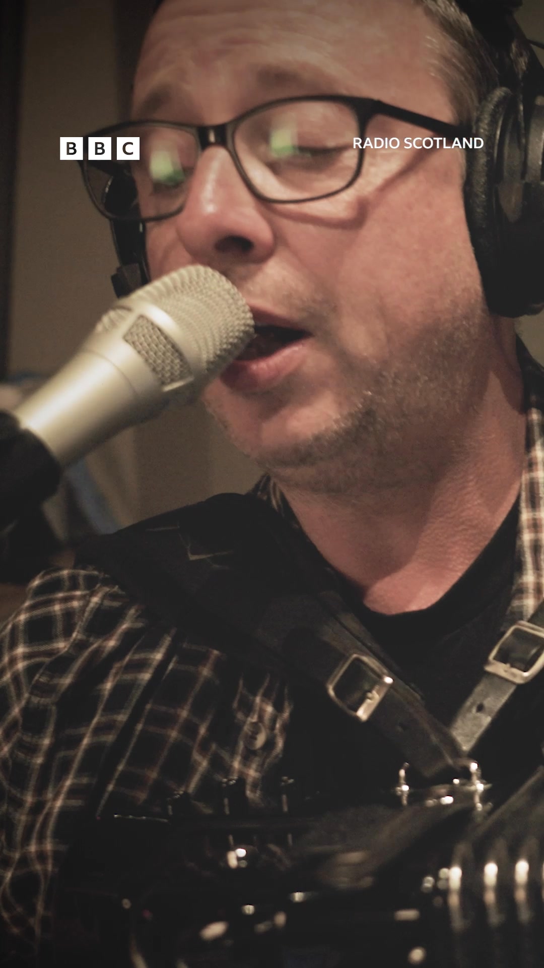The Divine Comedy perform Invisible Thread on The Quay Sessions. Listen ...
