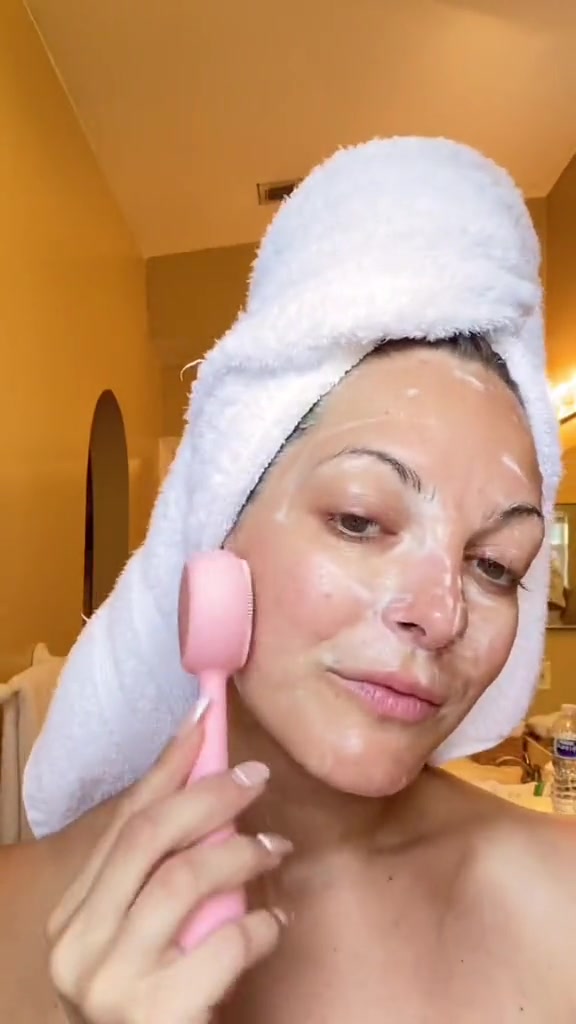 These are the products I swear by to get snatched, glow, and look younger. Here's the full list. ❤️ @alteyaorganics Rose Otto Face Wash ❤️ @rhode Peptide Glazing Fluid ❤️ @vitamd Vita