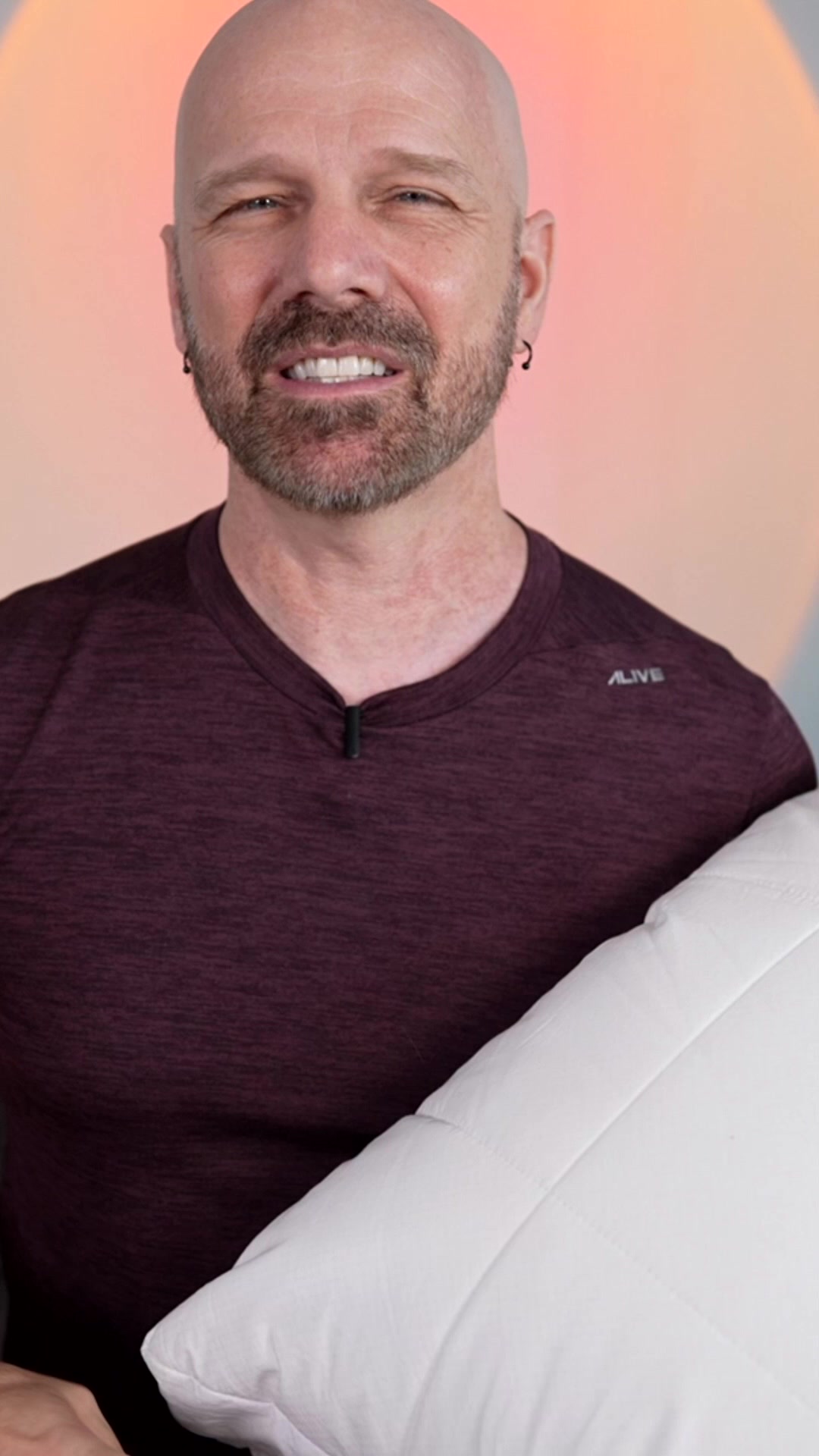 A Zero Gravity Pillow? 🤨 #nuzzlepillow #pillow #gadgets #amazon # ...