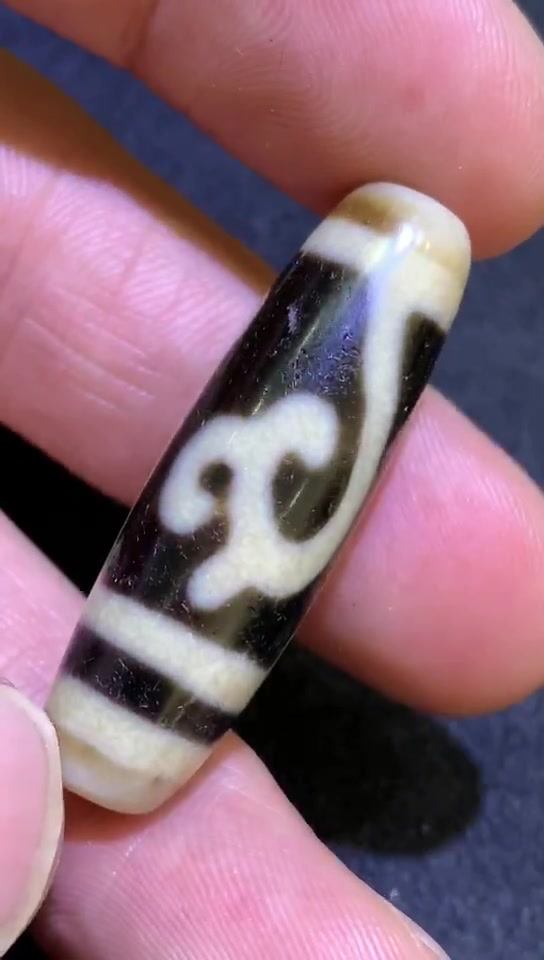 至纯绿度母天珠.西藏天然藏传原矿玛瑙尺寸38mm*11.5（手串） 绿度母天