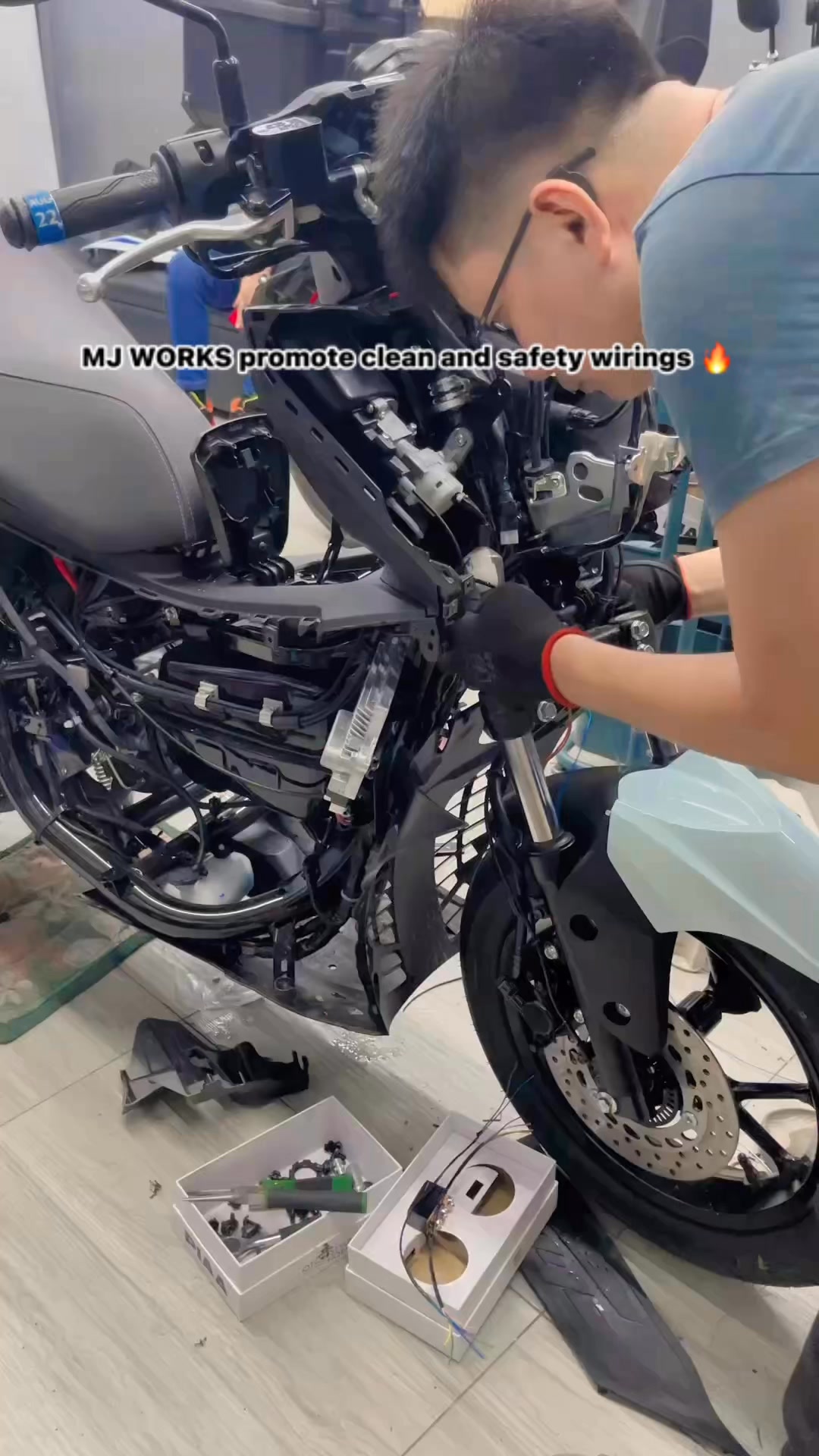 Hands on tayo sa pag wawiring dito sa shop mga boss! 🫡 Maraming salamat ...