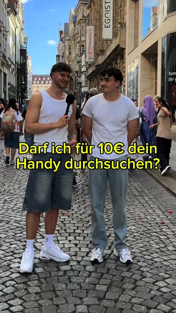 Red Flags bei Frauen 🚩 Mit einem Rapper 😂 #straßenumfrage #redflags ...