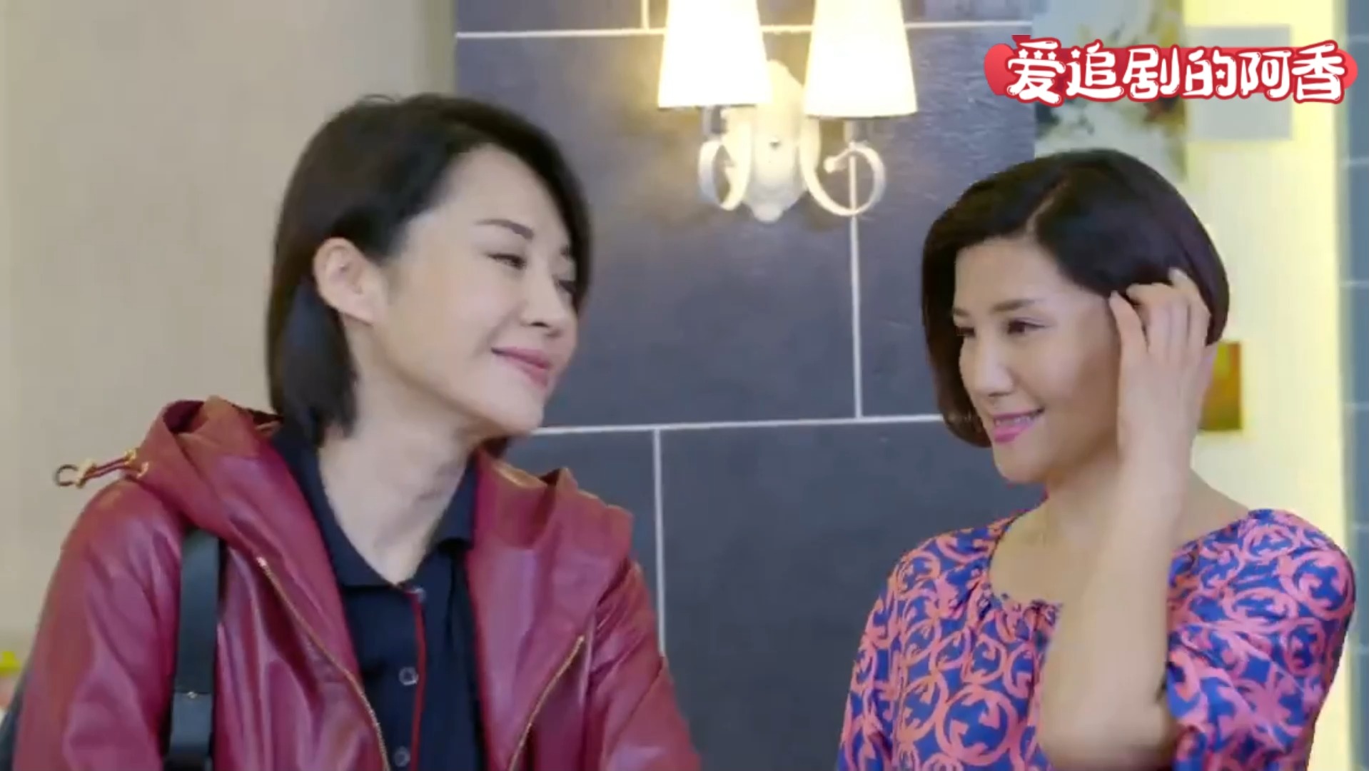 🌺妻子察覺閨蜜和丈夫在一起了，立刻逃離了 The wife found out that her best friend was with ...