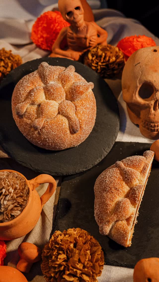 💐 ¡Llegó la temporada del #PanDeMuerto! 🌕 Sabe a recuerdo, a tradición ...