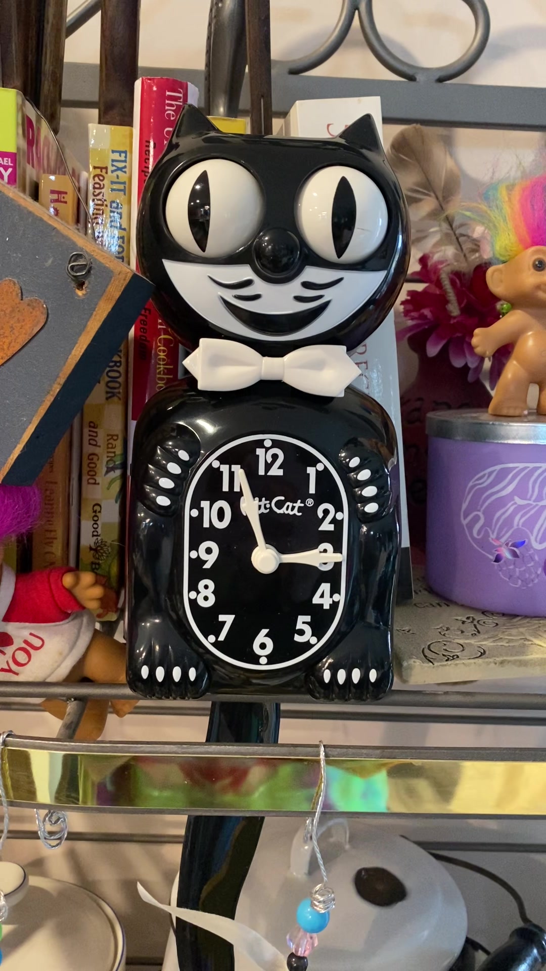 Have you seen our Pretty Kitty clock? If not, here's a closer look