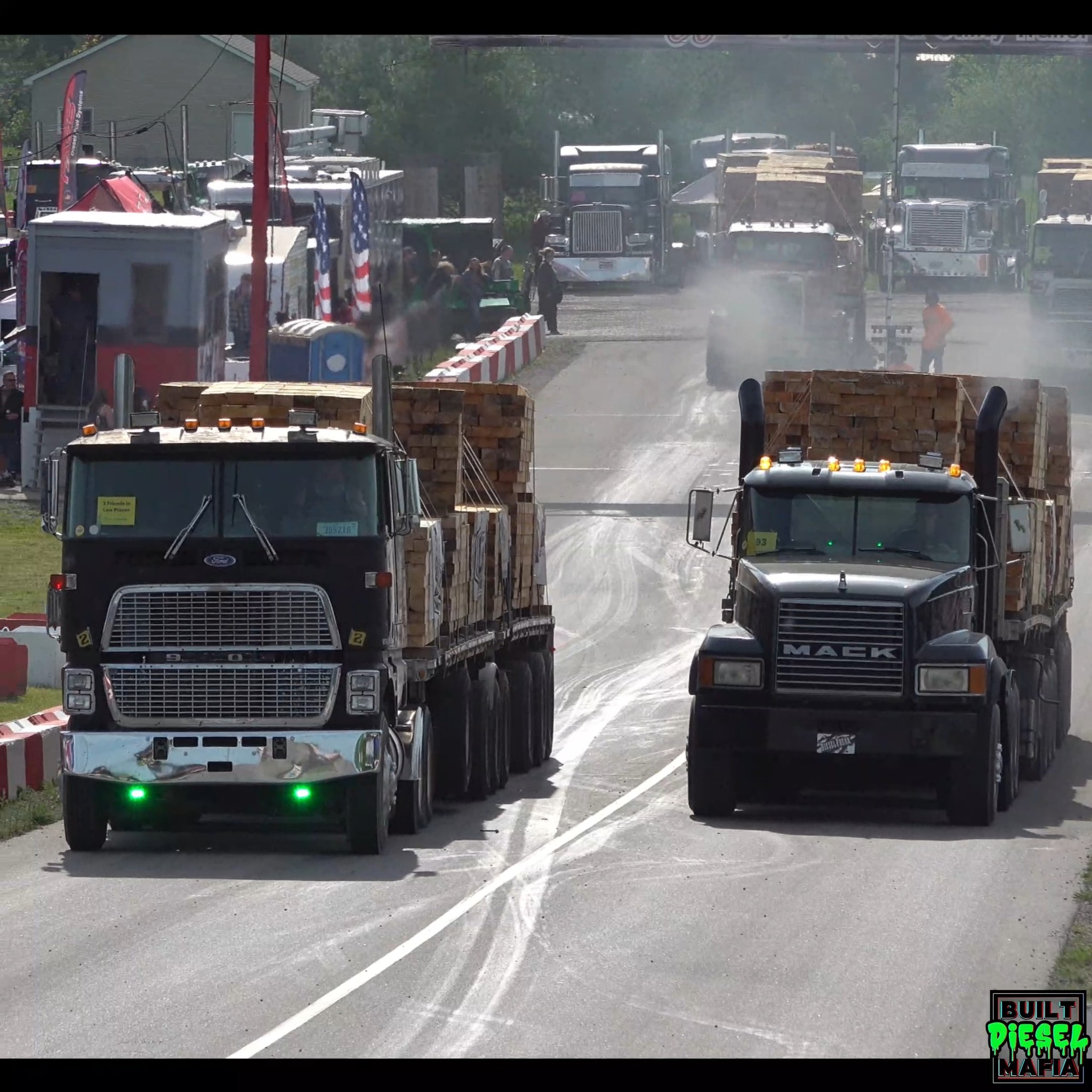 Ford Cabover vs Mack Conventional in a battle of dying breed large cars ...