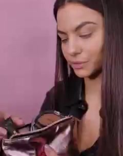 Foundation; Concealer; Πούδρα; Ρουζ; Το μόνο που χρειάζεσαι είναι ...