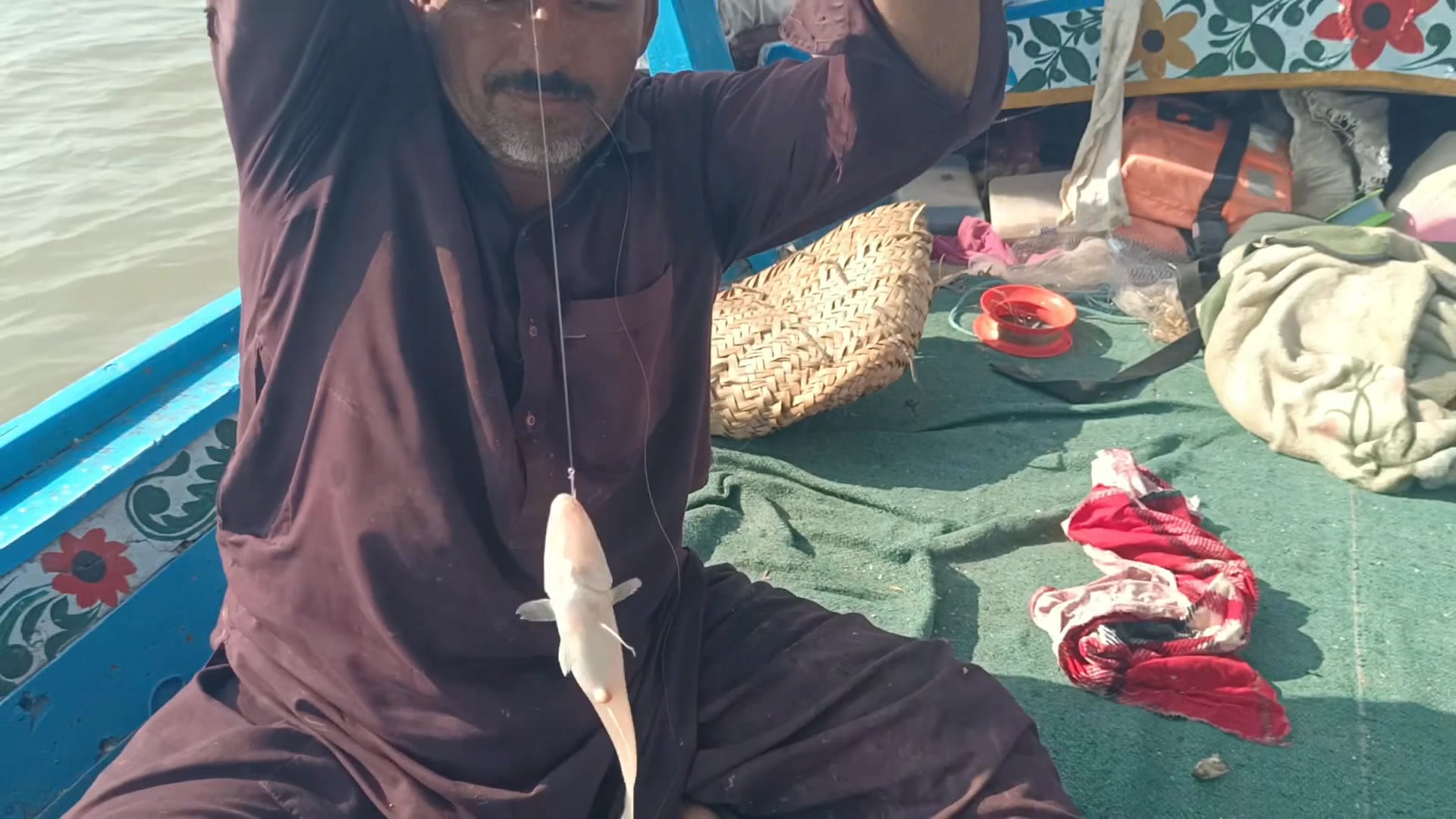 ‎Mangrove fishing Karachi🎣🐬 #adilfishing #StarsEverywhere #viral # ...