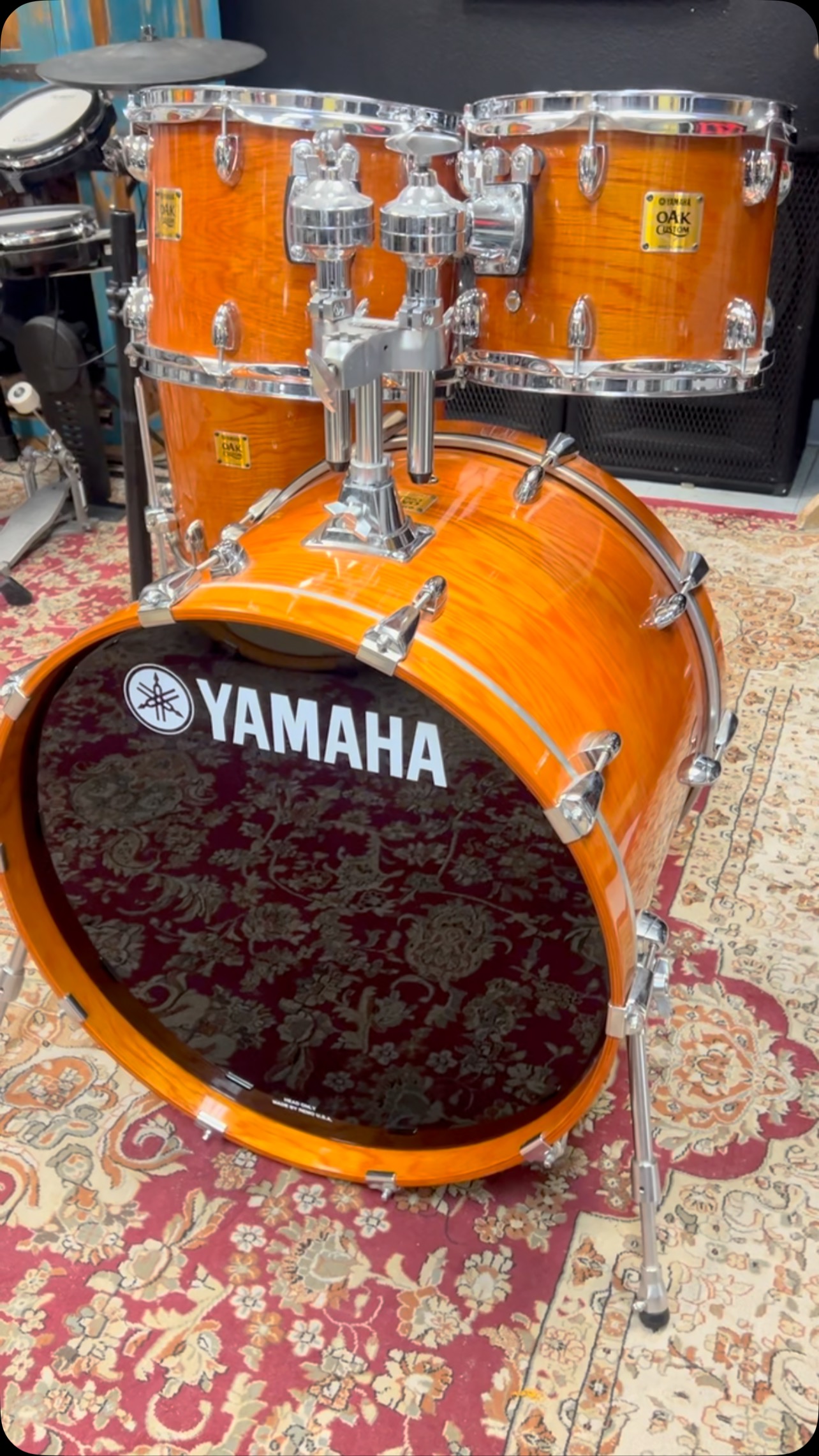 $1495 Yamaha Oak Custom York honey amber finish. Used in excellent