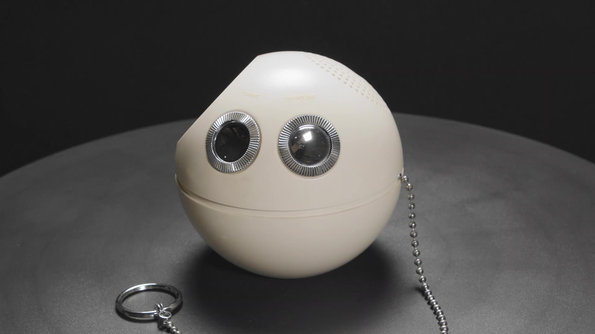 Panasonic Panapet Radio R-70 (1970) The Panapet radio is a round