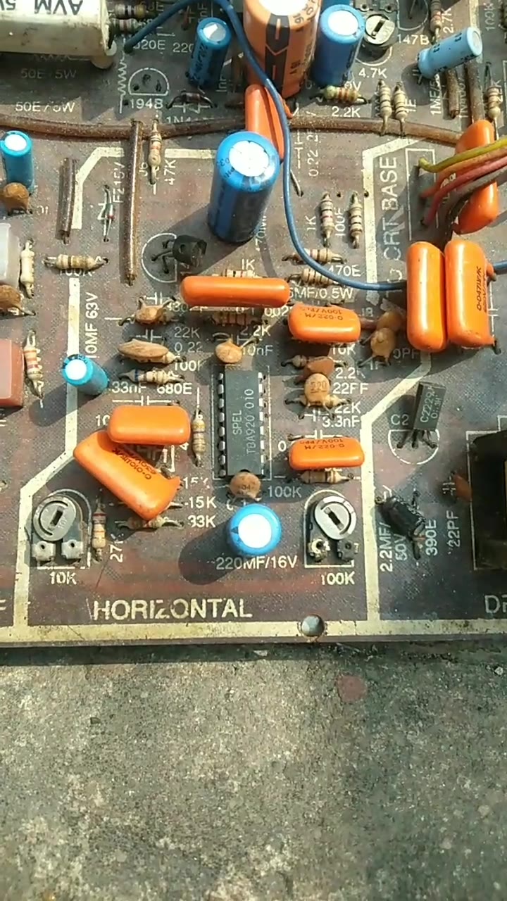 【サンプル】 What is the clock frequency for a 1990 Sun engine analyzer CRT