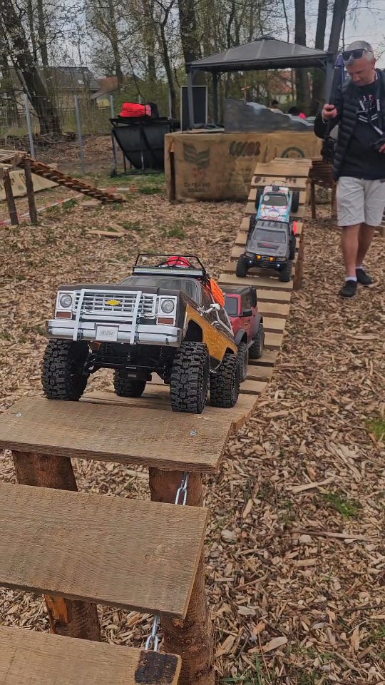 Crawling over a huge bridge 🎮🎬 . . . . #rchobby #rccrawlertr #event # ...