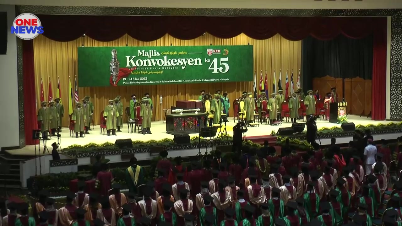 Konvoksyen UPM ke-45,6,142 graduan pelbagai program terima Ijazah dan ...