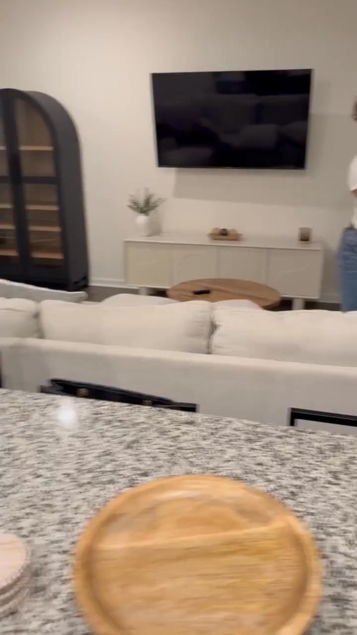 When Angelina finds out Zashery has been staying with Brodie and his ...