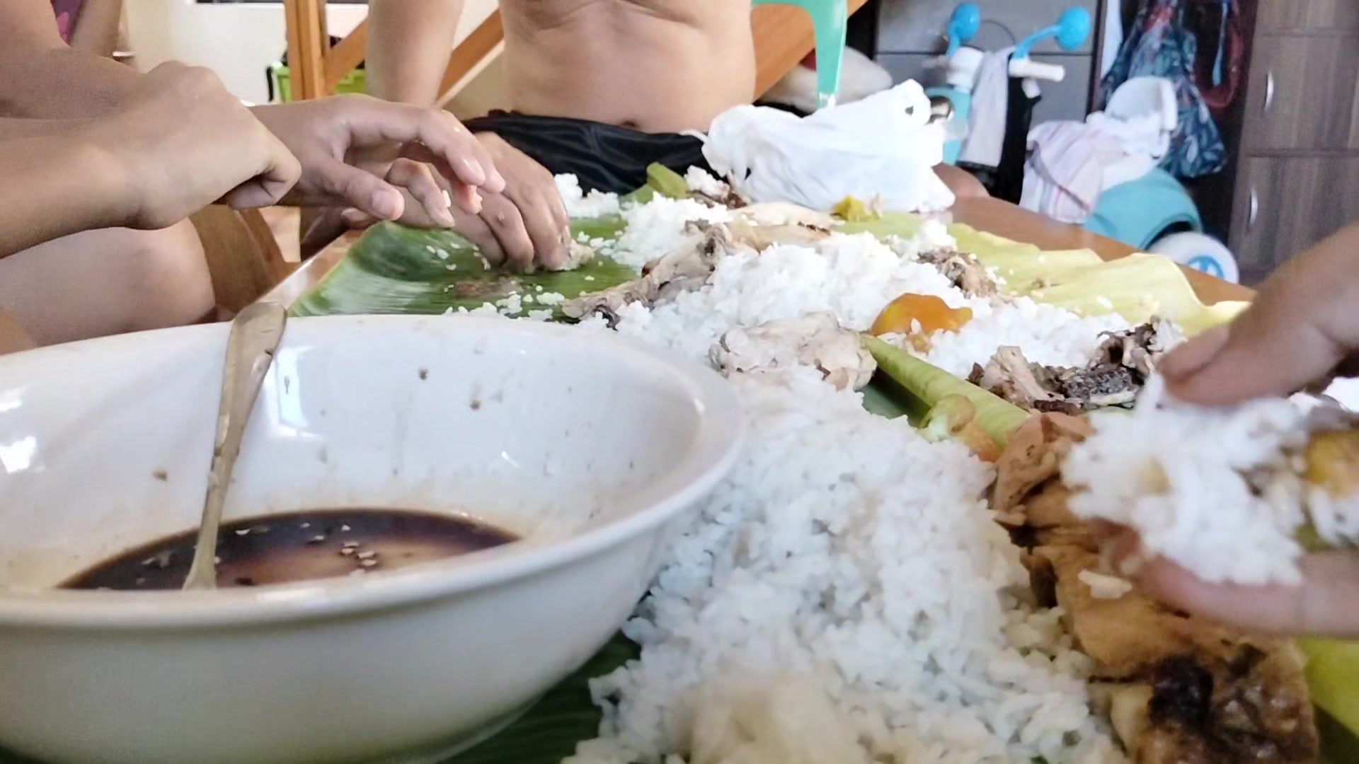 Walang power maghapon kaya wala ding tubig panghugas ng plato thats why ...