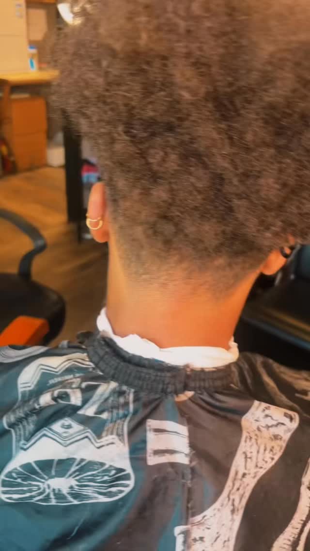 Fade to loose curls #bookwithme #shecutstoo #mensstyle #hair Open 6 ...