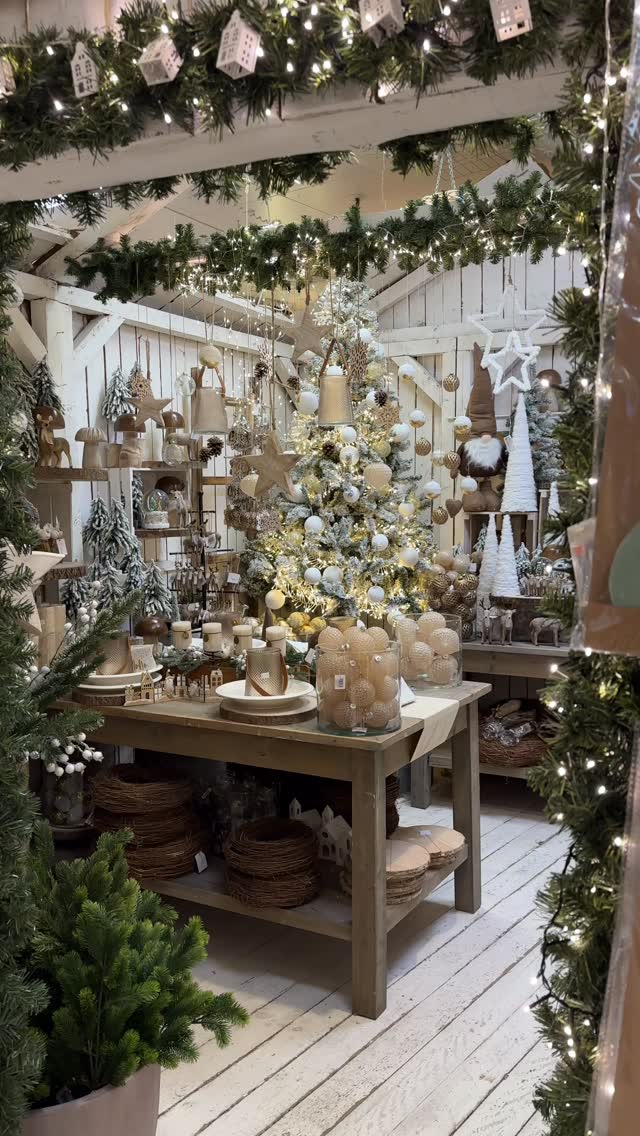 Unsere Weihnachtskollektion in dezenten Farben, funkelnden Akzenten und modernen Formen ✨🤍 , Jetzt im Onlineshop und vor Ort erhältlich! ✨, #knüllermarkt #knüllermarktduisburg #dekorieren #eigenheim