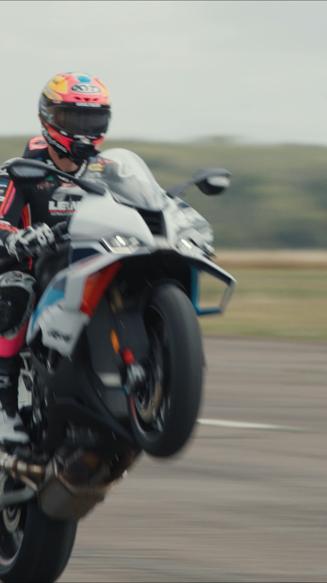 1985 Kawasaki GPz900R 🆚 2025 BMW Motorrad UK S 1000 RR! '85 was a BIG ...