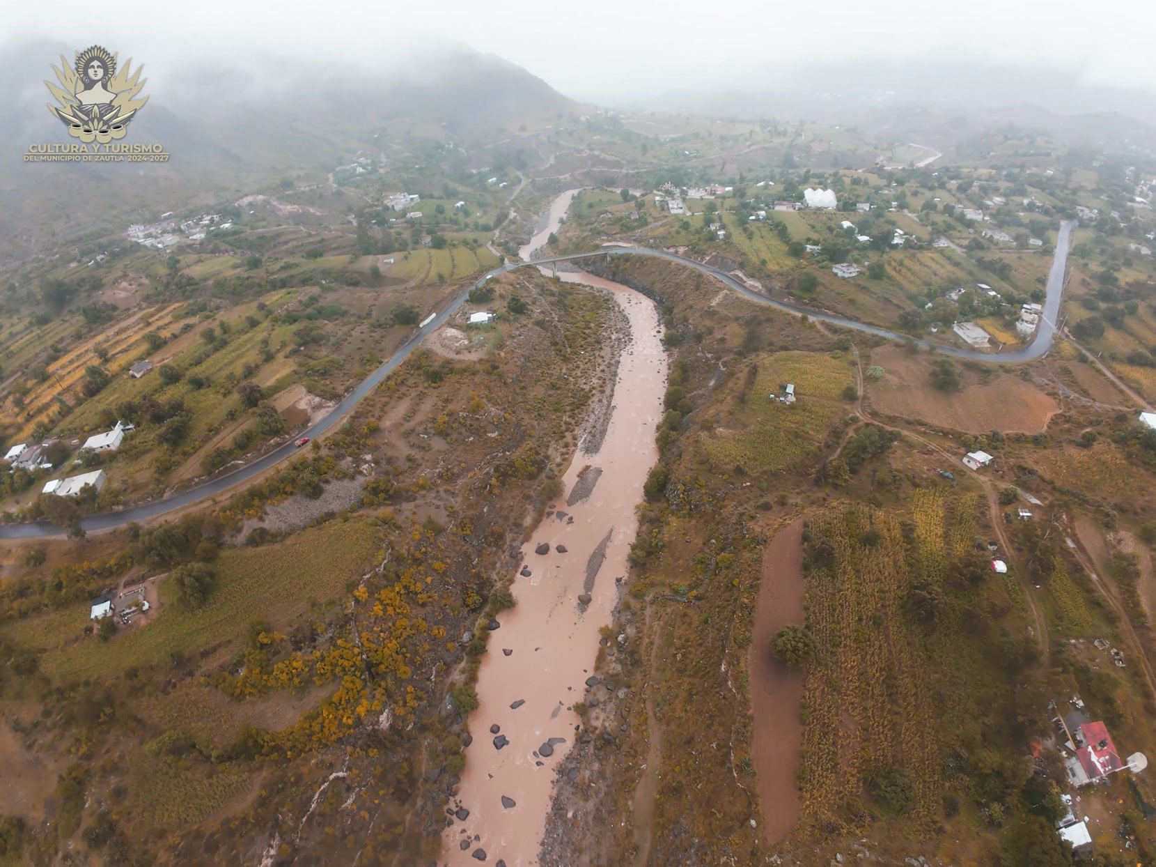 Las lluvias a través del río Apulco, este es el río que recorre ...