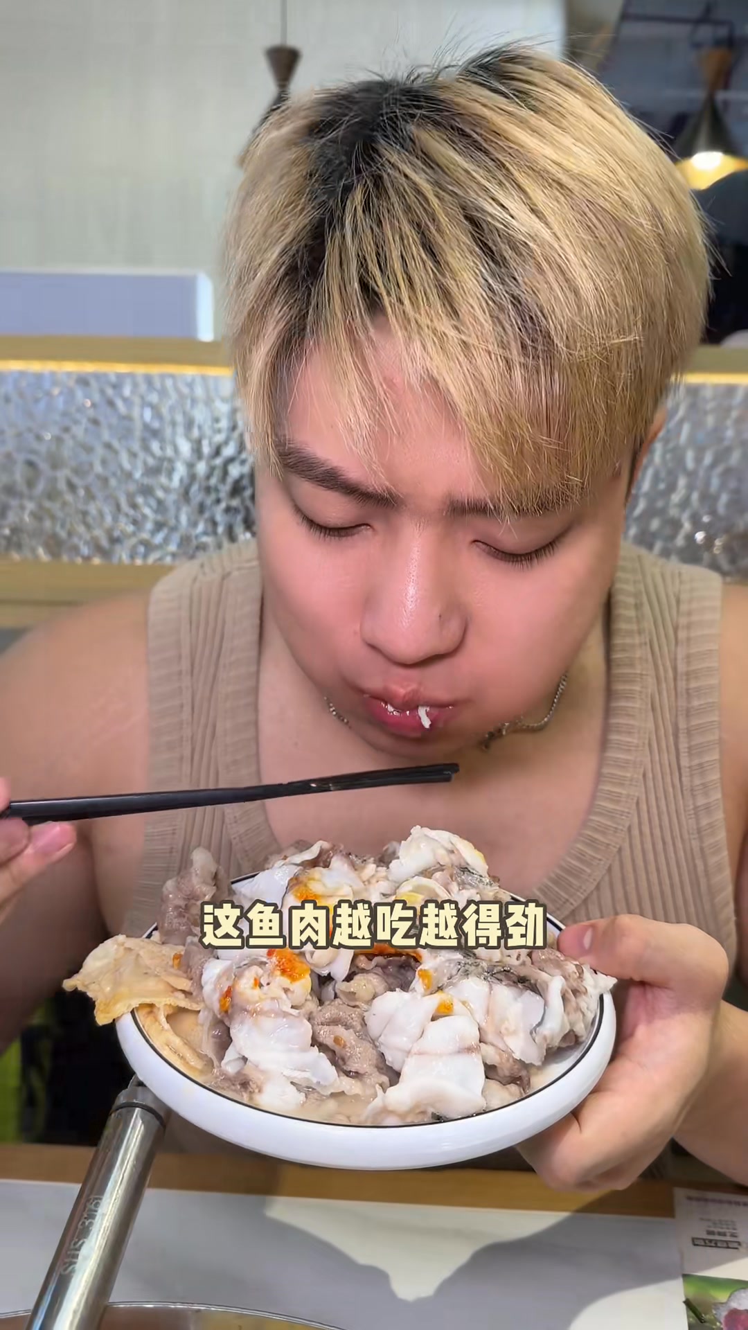 波仔在海口花1700爽吃斑鱼火锅，老板全程监督，直呼吃不完不许走！#自助餐 #妈呀太香了 #波仔terry #火锅 | 晓佳探店 | Facebook