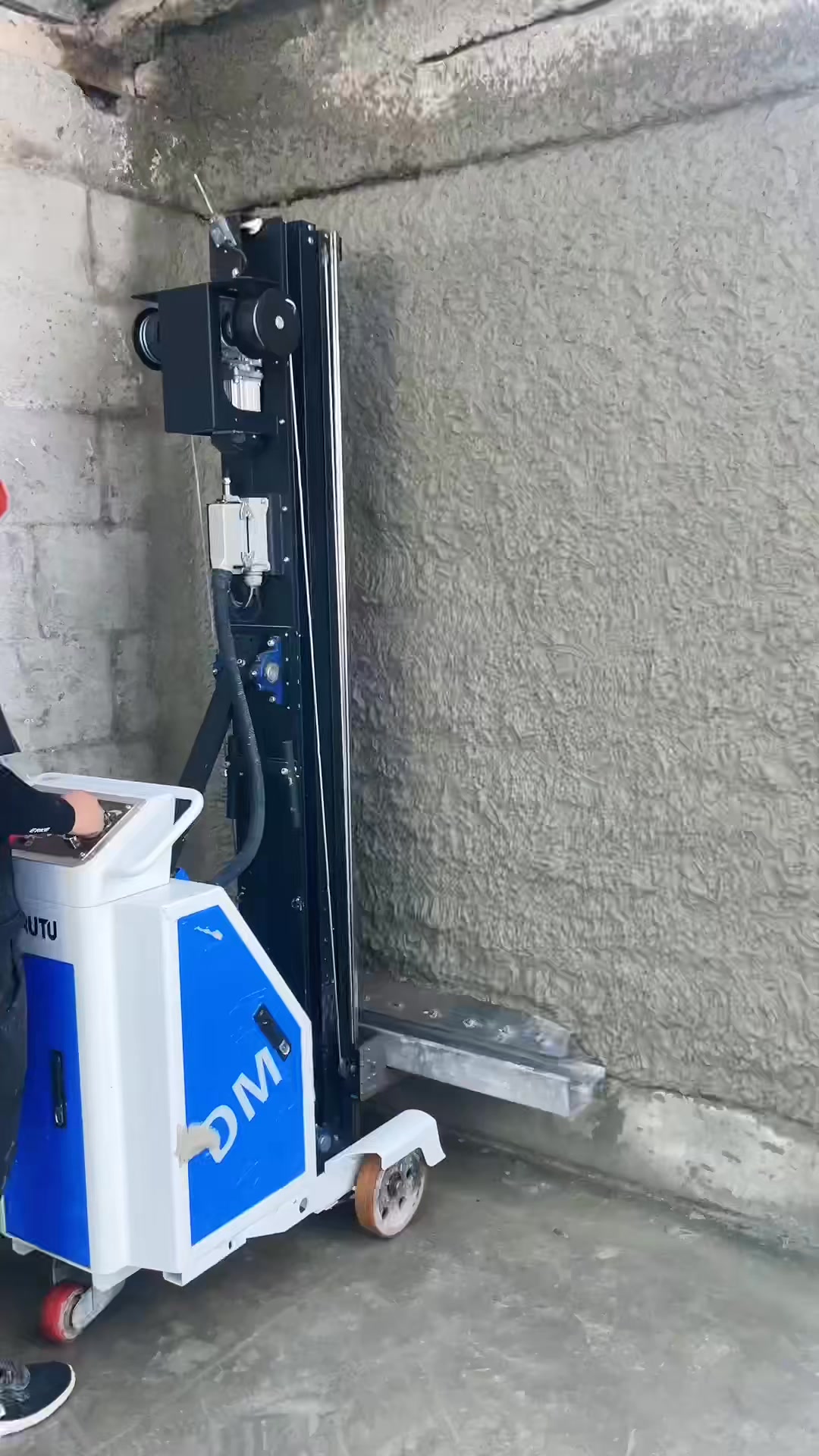 #Faster and better #wallsmooth #plastering #machine #DM #DERUTU #mort ...