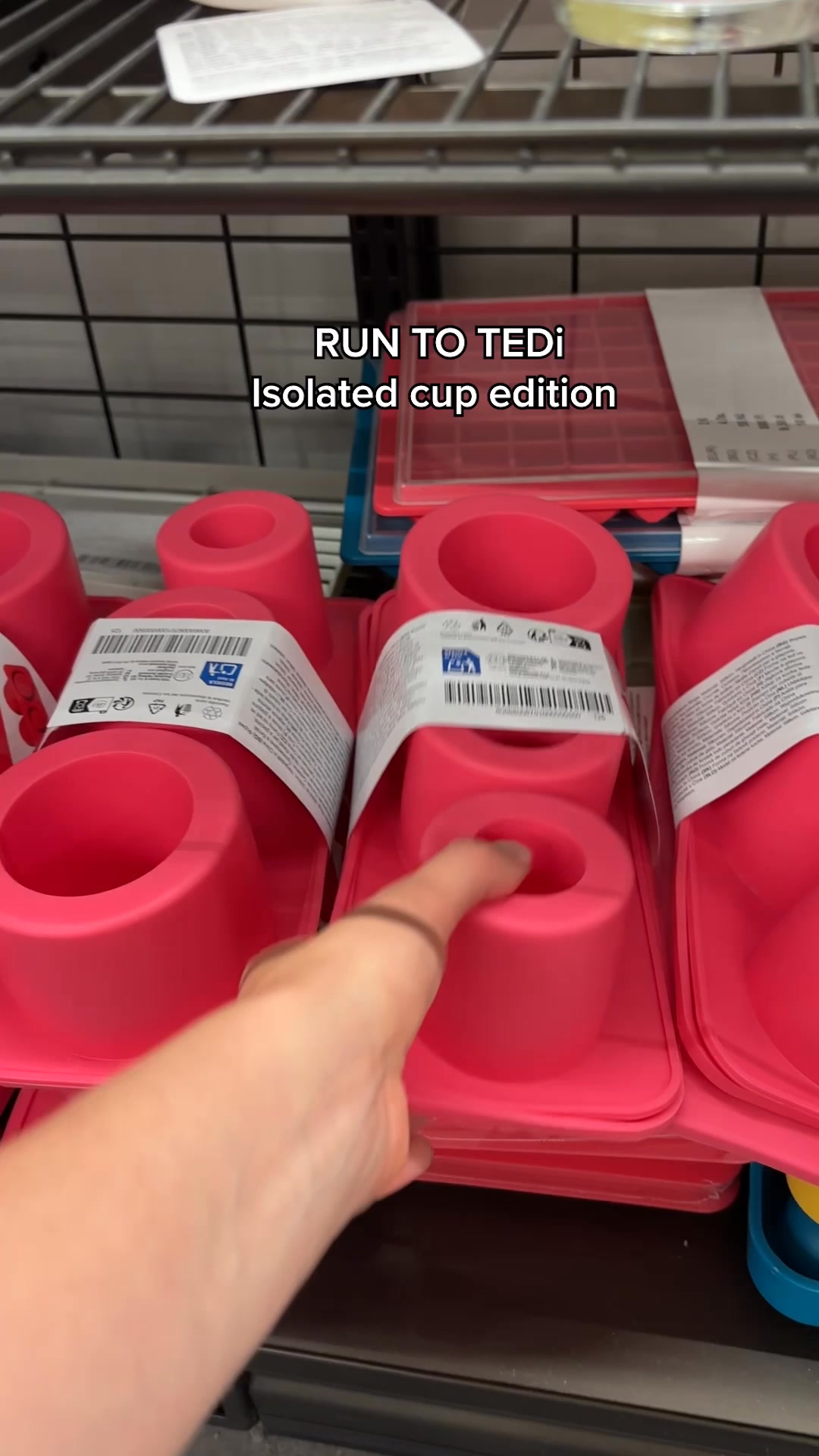 Ice? Check. Snacks? Double check. Run2TEDi for the ultimate summer setup. 🧊🍬 , #tedi #tedihaul #tedifinds #tedilike #isolatedcup #snackhack | TEDi Polska