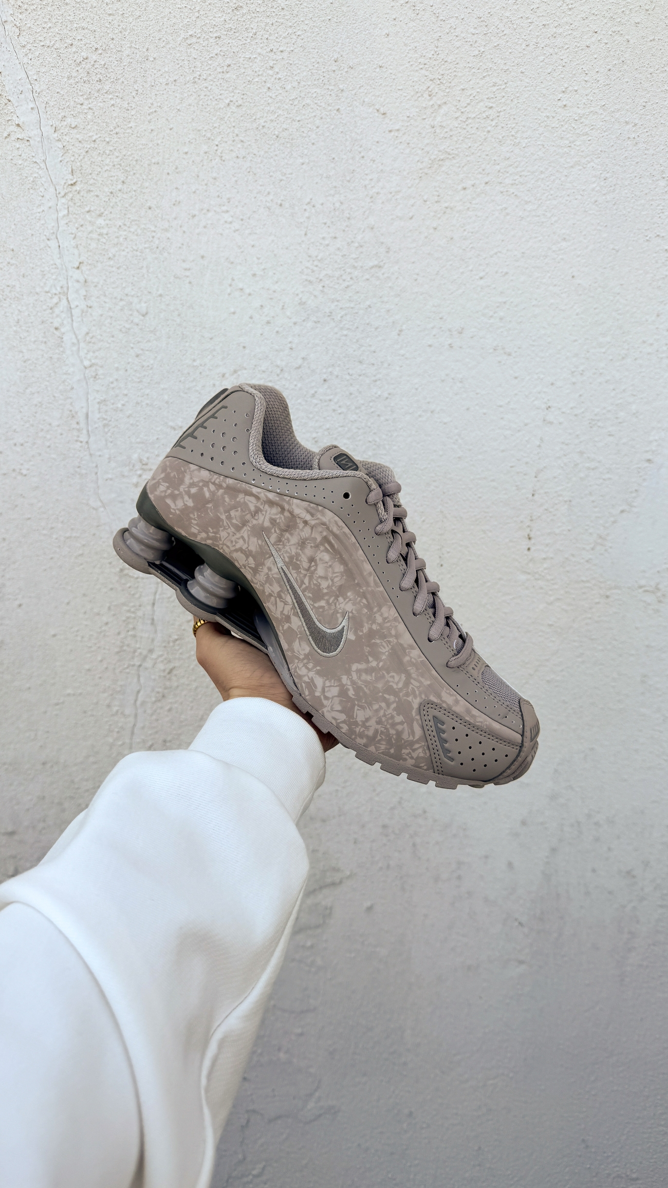Styling the Nike Shox R4 College Grey Flat Pewter for summer