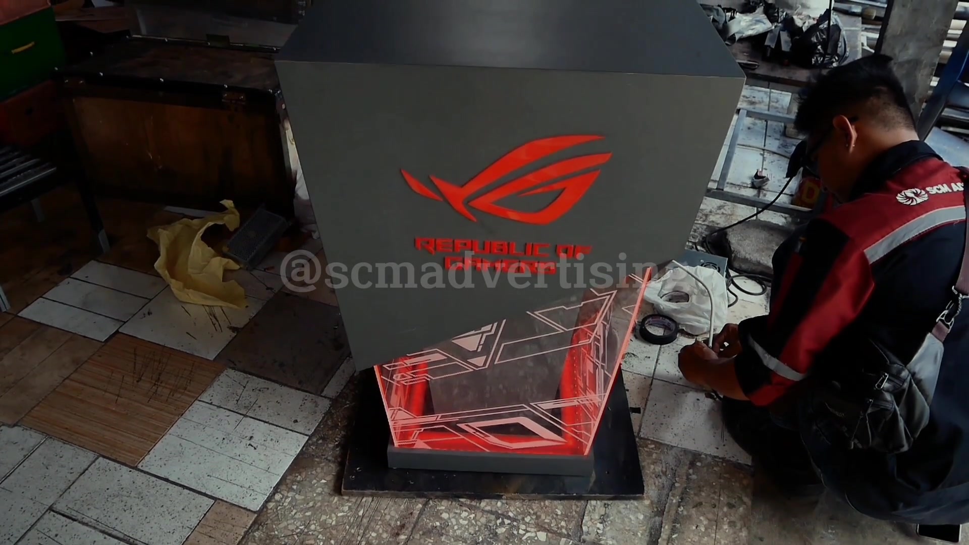 Selain produksi baru, SCM Advertising juga melayani service untuk ...
