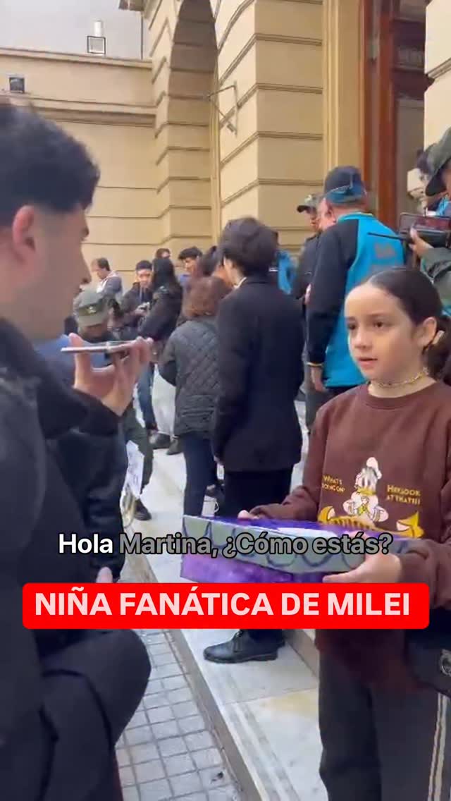NIÑA FANÁTICA DE MILEI 👉 Una niña fanática de Javier Milei se acercó ...