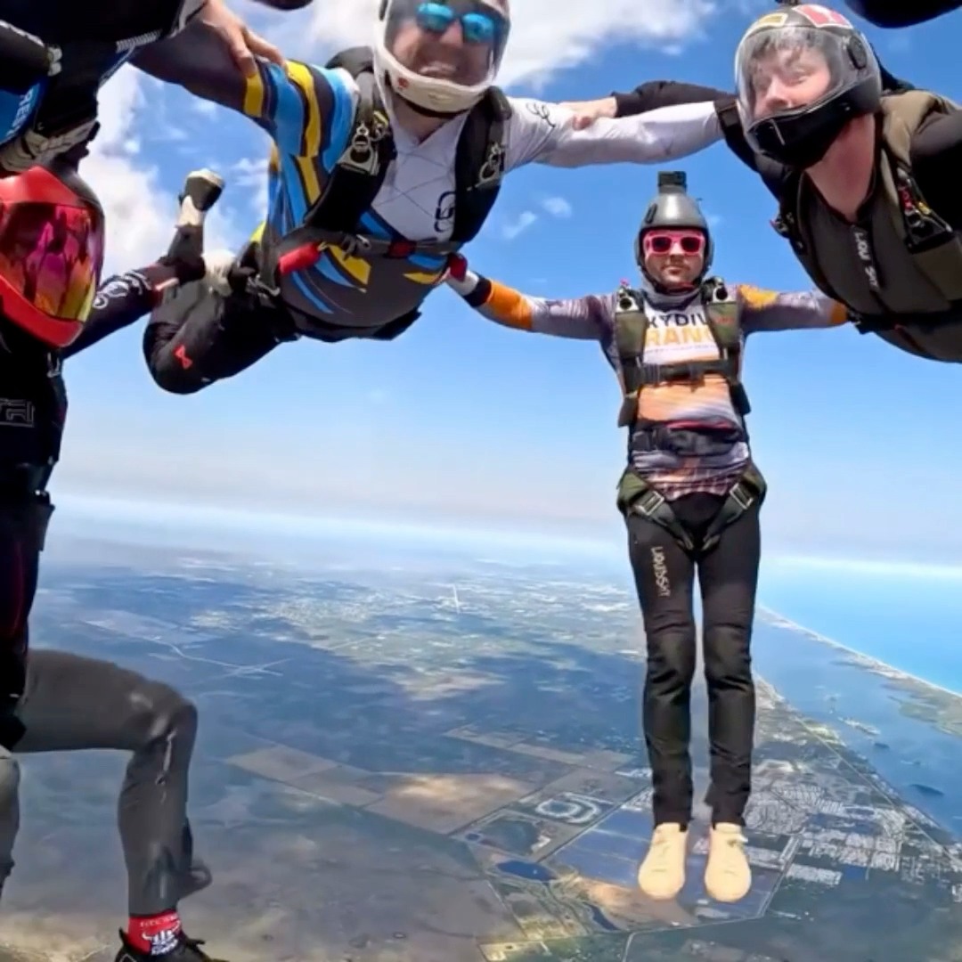 Hybrids are skydiving’s ultimate challenge: mixing super fast and slow ...