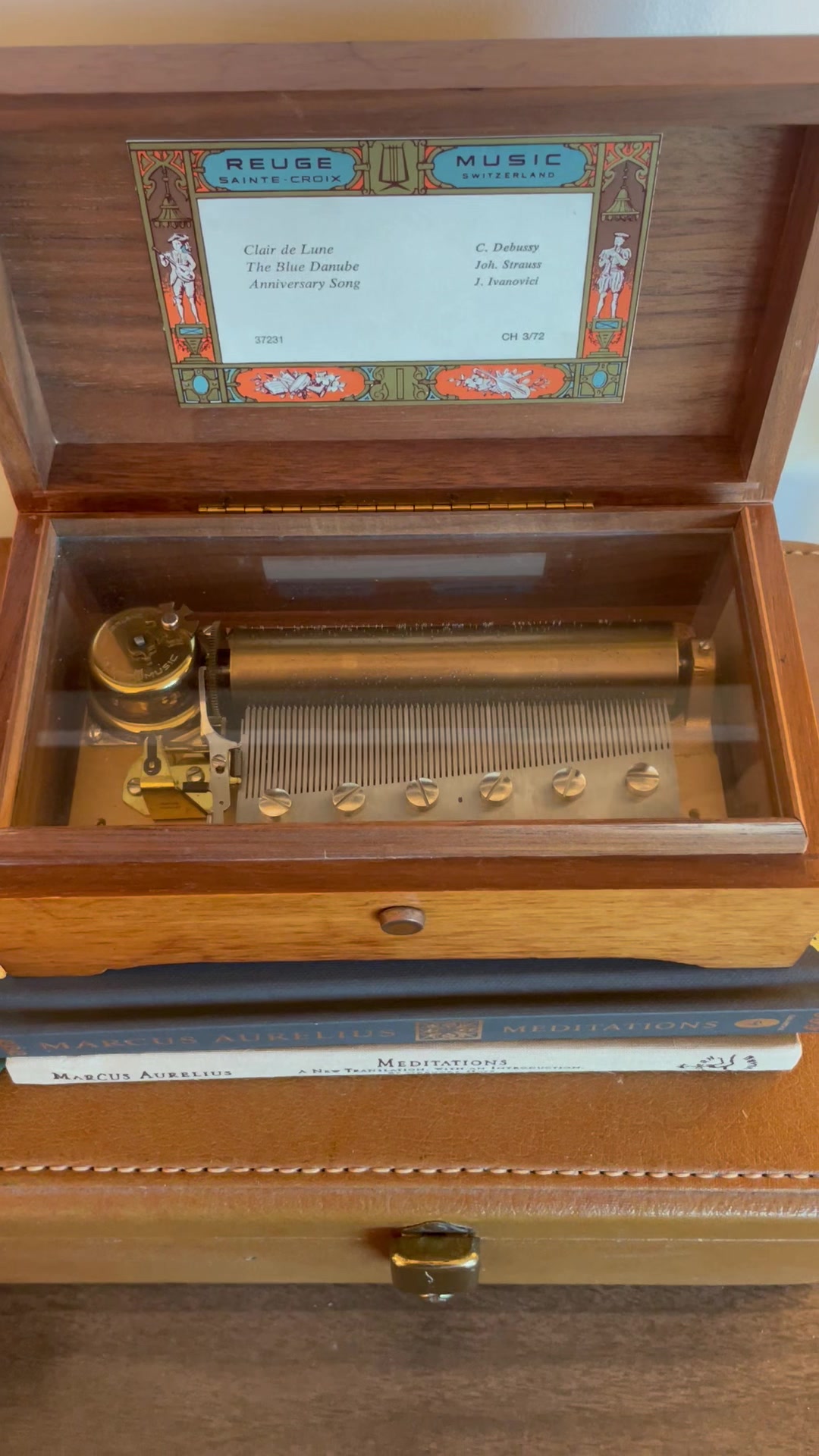 Discovery of a rare Reuge Sainte-Croix music box at a thrift store
