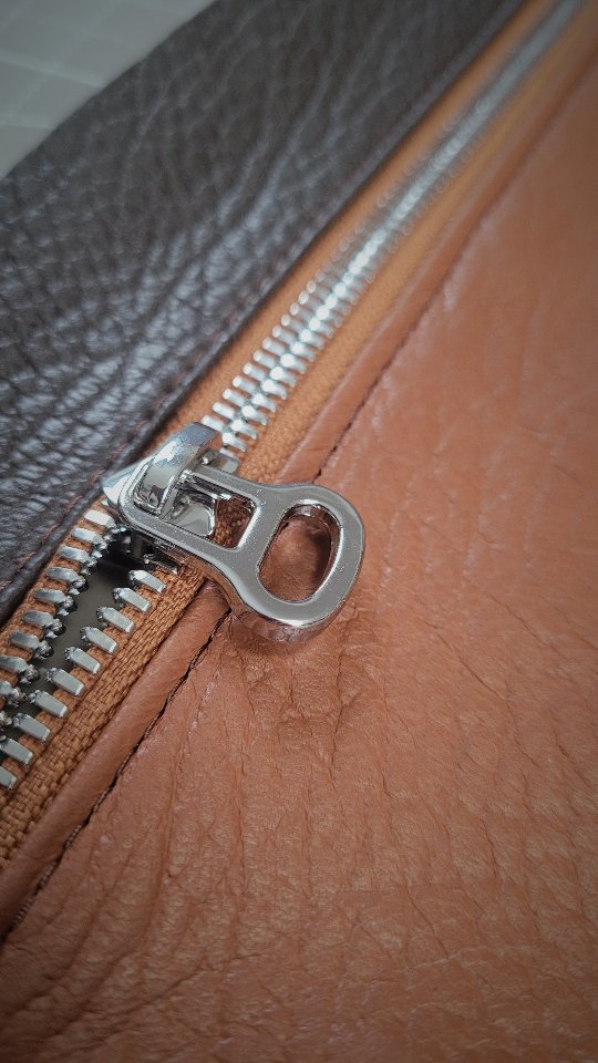 little video of me sewing lambskin leather using Juki 2020pe. I