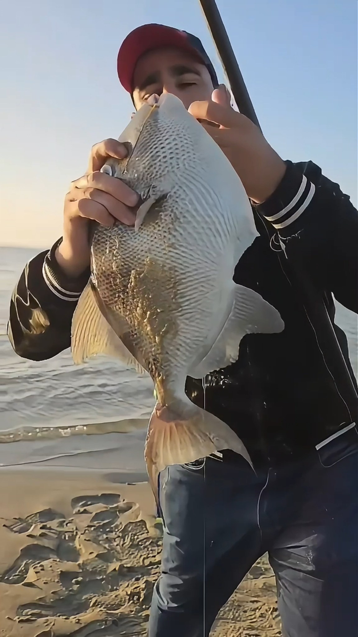 fishinglifeGiant pigfish fishing #fishing #viralreelsfacebook # ...