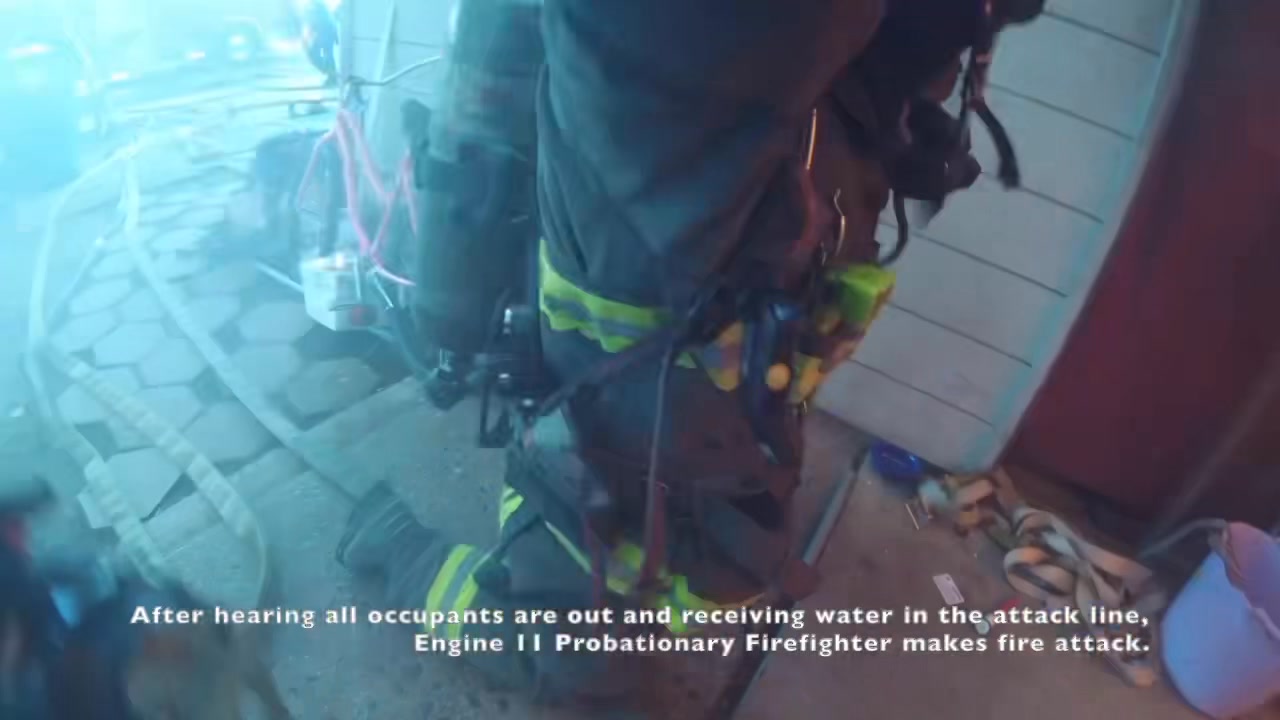 Two minutes of Fire Attack: Engine 7 arrives 2nd due behind Engine 11 ...