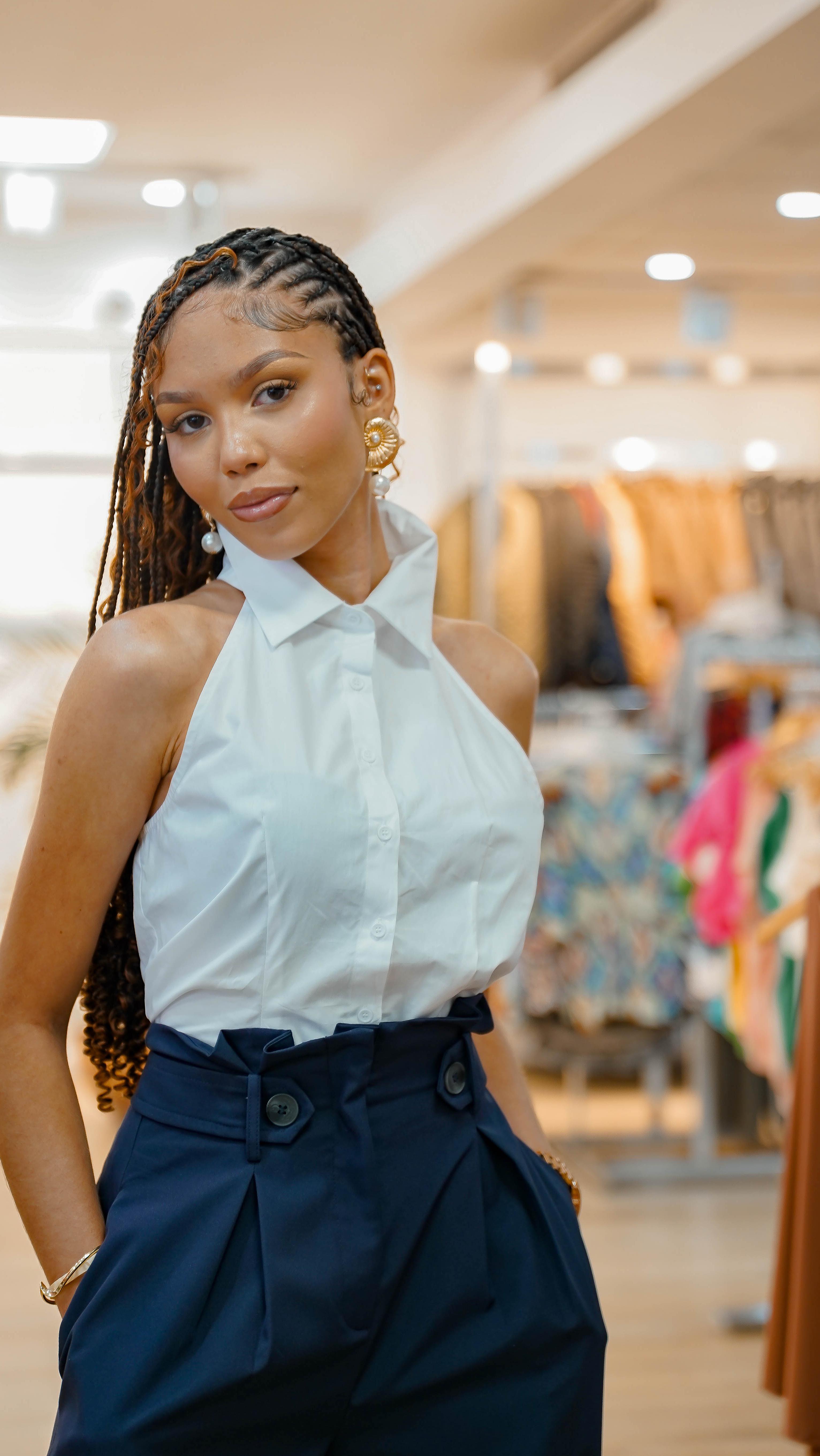 Meet the Halter top that redefines the classic white cotton shirt! Whether you’re dressing it up for the office or keeping it casual for a night out, this piece has you covered. Which look do you 
