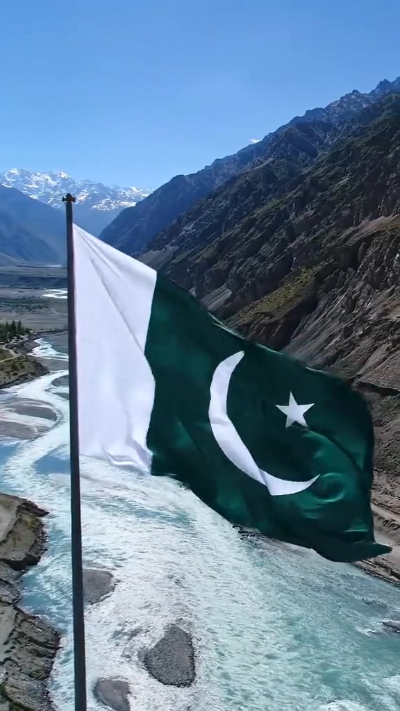 Shaheed - ۔ #پرچم لپیٹ #دیجۓ گا میرے #کفن کے ساتھ🔥 #ذندہ رہوں گا #محشر ...
