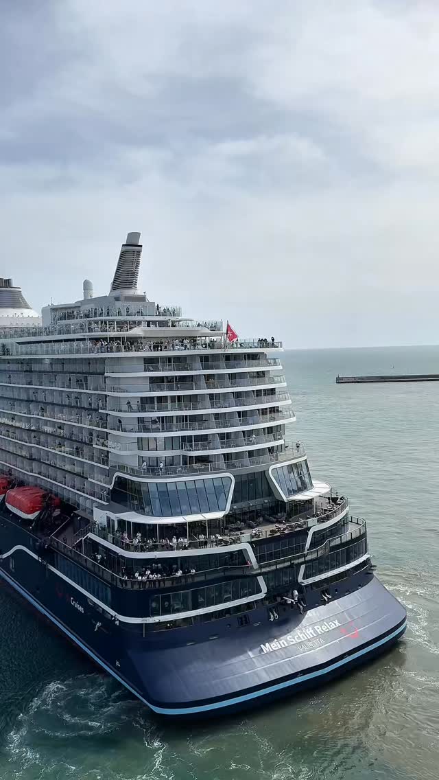 Koffer packen leicht gemacht! 🎒🚢, Diese Dinge kannst du auf deiner Kreuzfahrt mit Mein Schiff guten Gewissens zu Hause lassen – sie warten schon an Bord auf dich:, 🛁 Handtücher, 🧴 Kosmetiktücher, 🚿