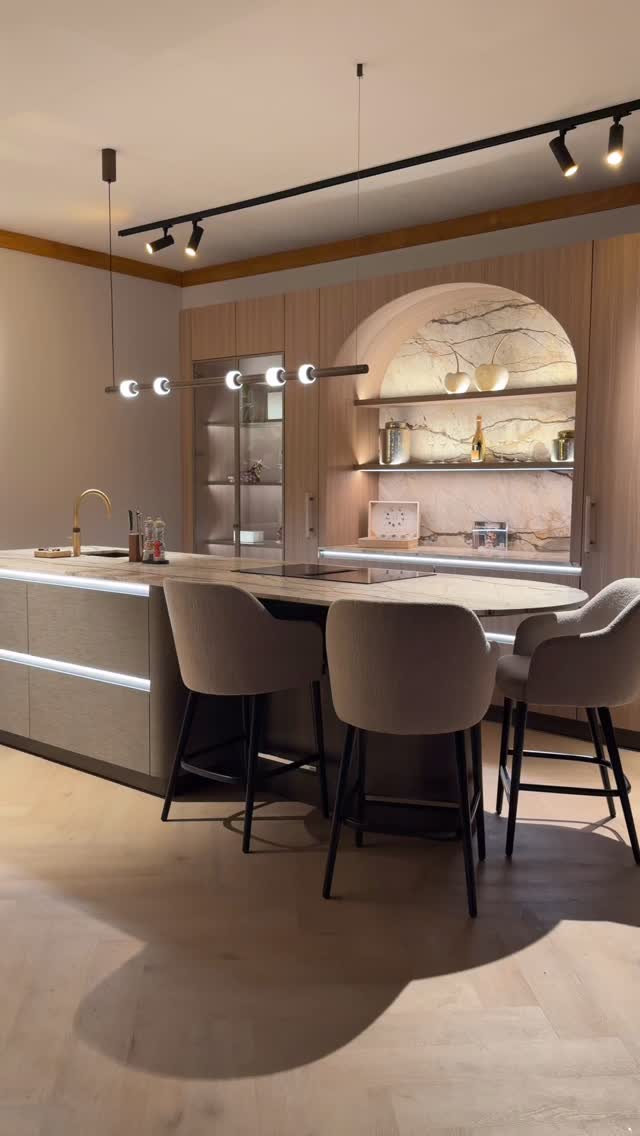 Onze exclusieve beurskeuken voor @luxurysquare.nl! 🤎 Deze keuken voelt ...