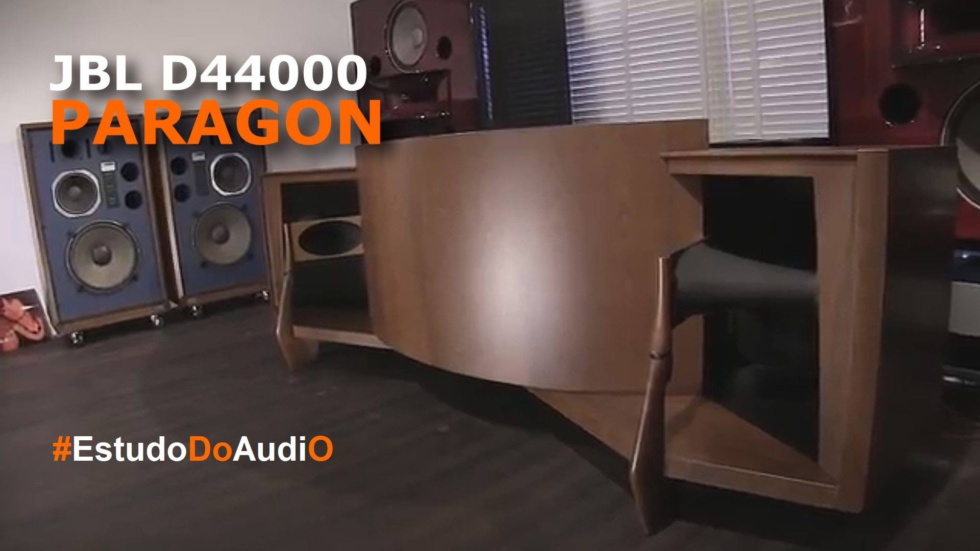 Neste vídeo conto um pouco da história da icônica JBL D44000