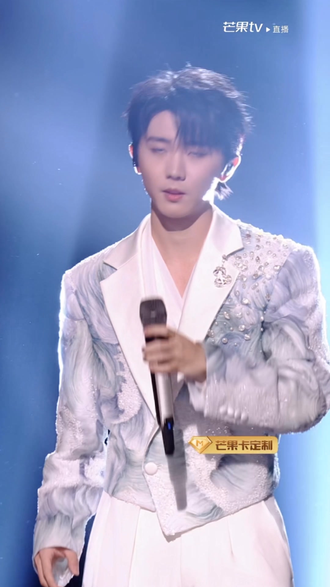 #Singer2025 Fancam Shot· #MaJiaqi His voice carries a quiet clarity ...